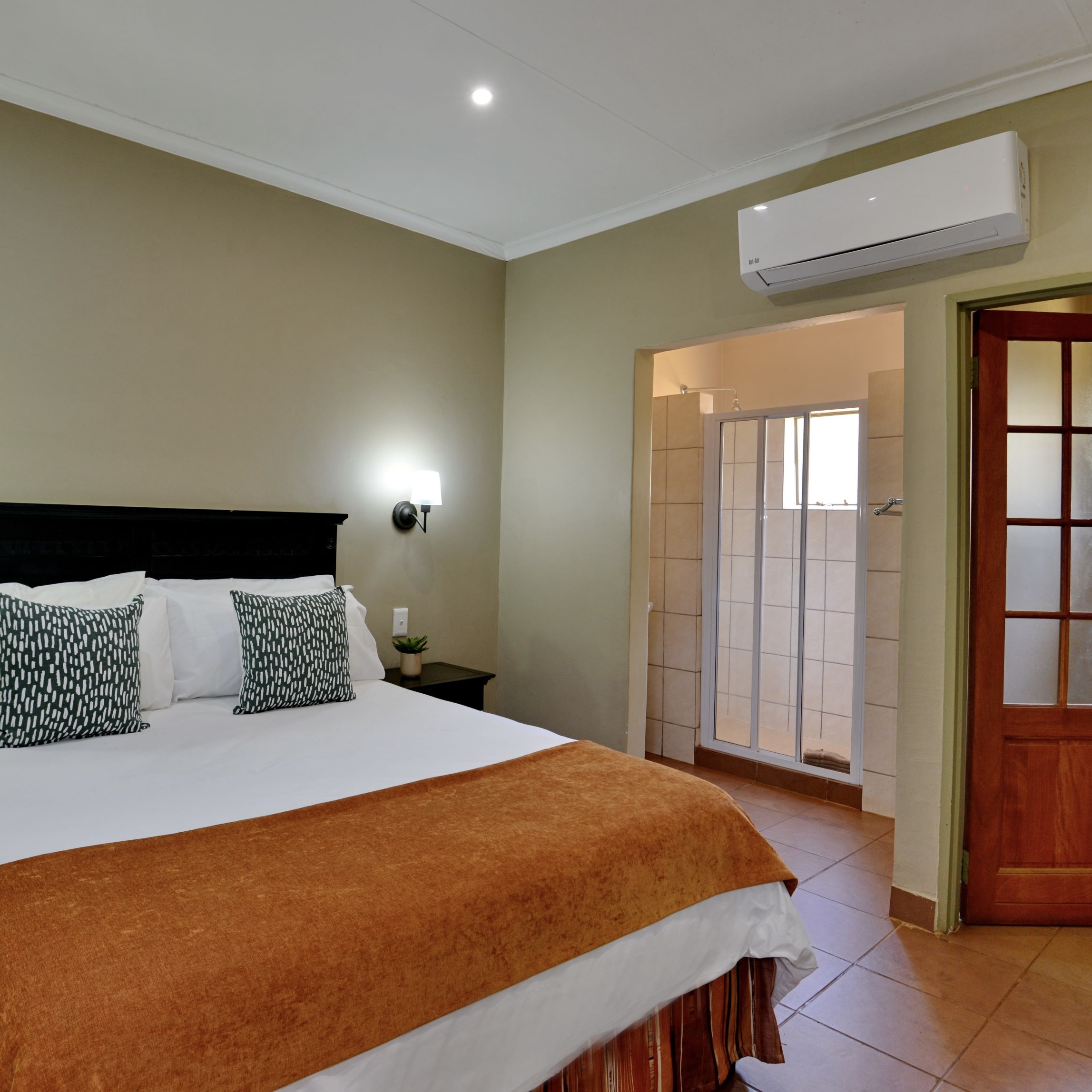 Unit 54 Garden - Two Bedroom Chalet (7)
